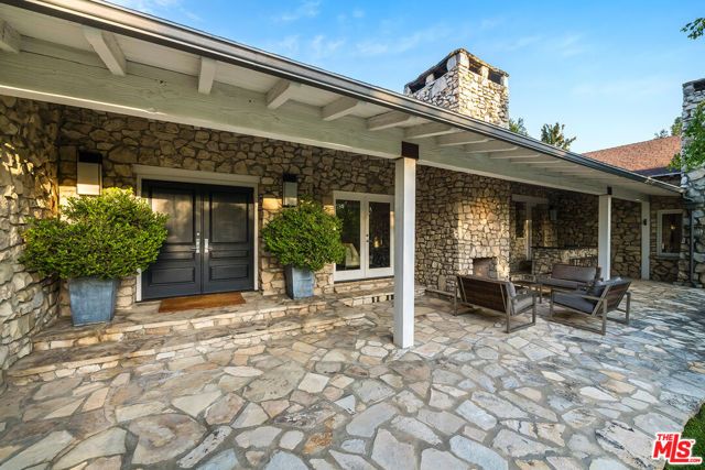 422 Parkwood Drive, Los Angeles, CA 90077