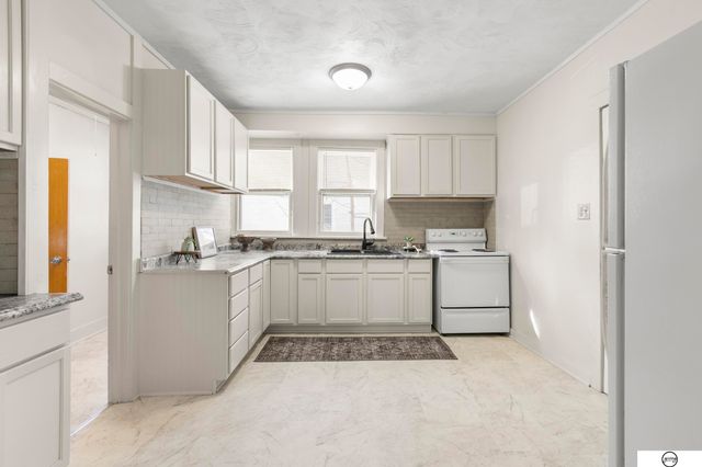 3244 R Street, Lincoln, NE 68503