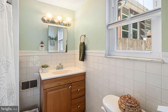 32 E COLLINGS AVE, Collingswood, NJ 08108