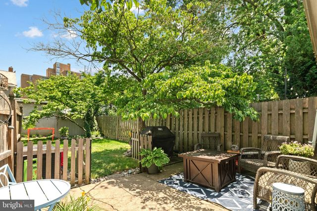 32 E COLLINGS AVE, Collingswood, NJ 08108