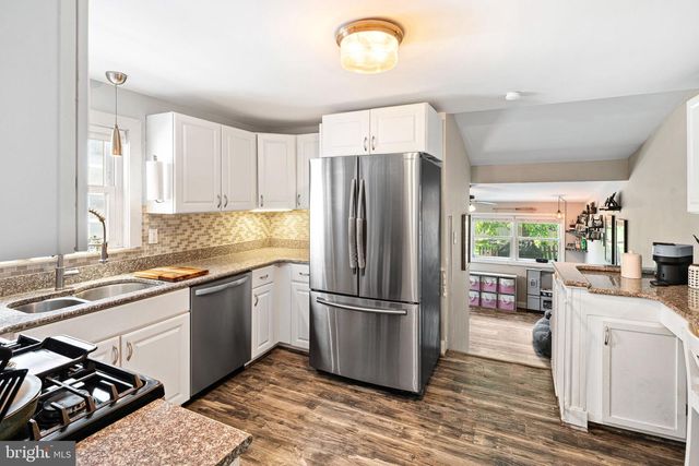 32 E COLLINGS AVE, Collingswood, NJ 08108