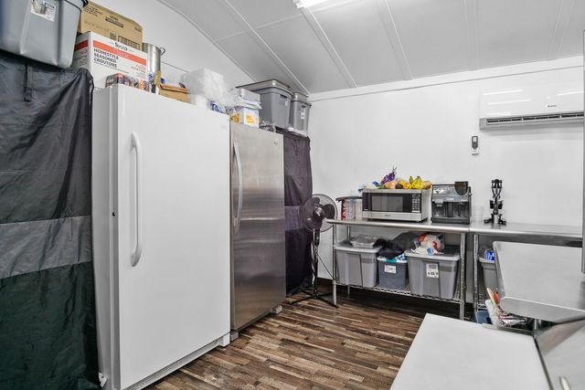 996 S Sage Road, Crystal Beach, TX 77650