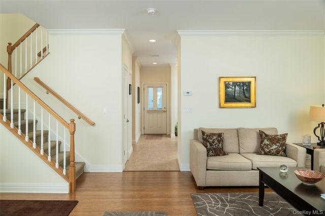 404 Gardenia Drive, Rhinebeck, NY 12572