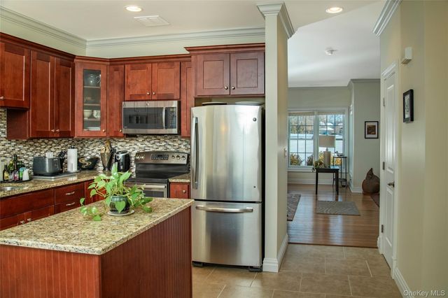 404 Gardenia Drive, Rhinebeck, NY 12572