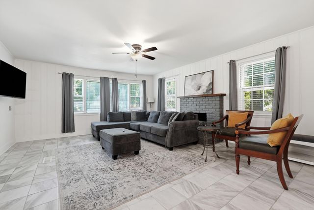 6109 Cantrell, Little Rock, AR 72207