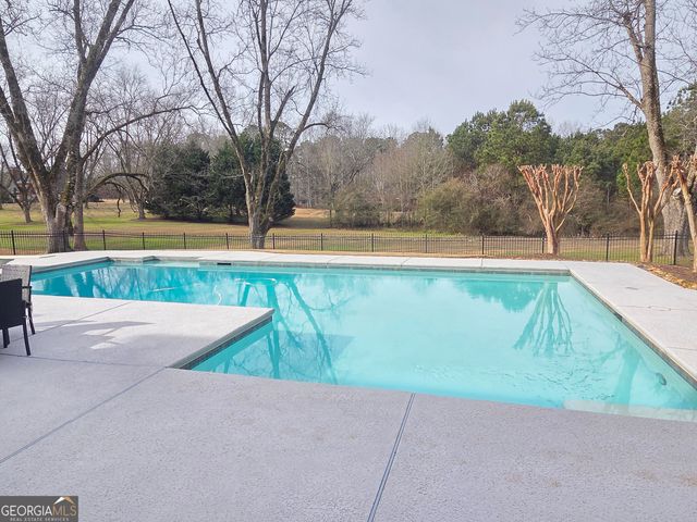 30 Lake Park Court, Sharpsburg, GA 30277