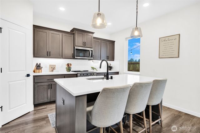 605 Cardinal Ave, Winlock, WA 98596