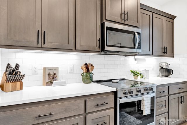 605 Cardinal Ave, Winlock, WA 98596