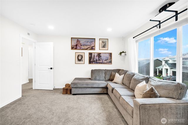 605 Cardinal Ave, Winlock, WA 98596