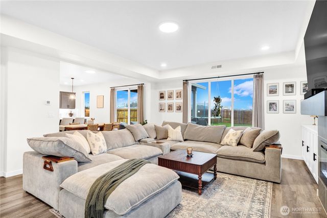 605 Cardinal Ave, Winlock, WA 98596