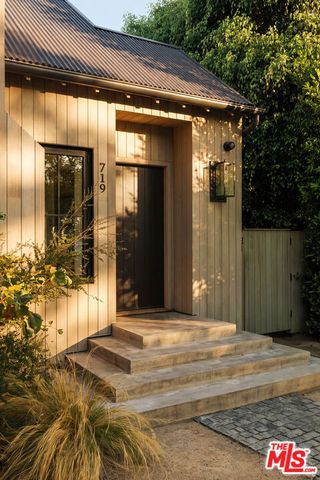 719 San Lorenzo Street, Los Angeles, CA 90402