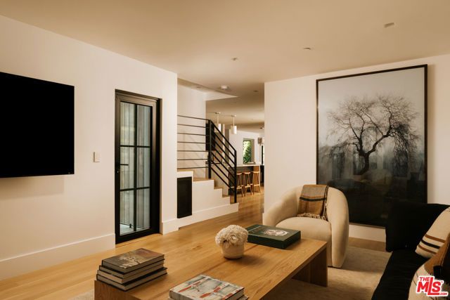 719 San Lorenzo Street, Los Angeles, CA 90402