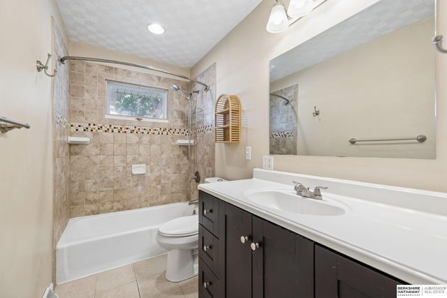 1617 Hays Drive, Lincoln, NE 68505