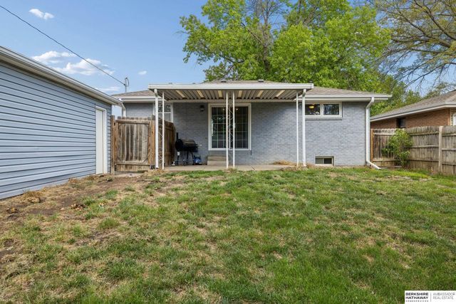 1617 Hays Drive, Lincoln, NE 68505