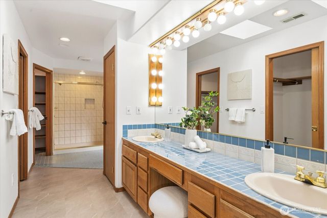 18400 228th Avenue NE, Woodinville, WA 98077