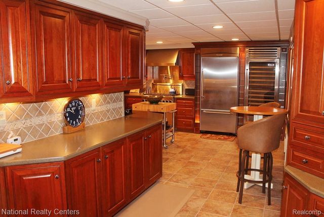 13756 Eaton Drive 16, Plymouth Charter Township, MI 48170