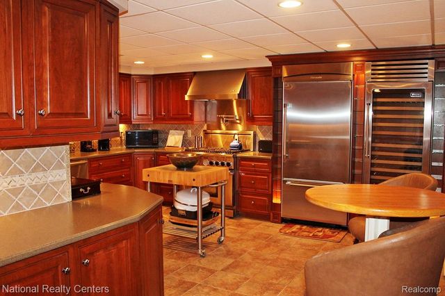 13756 Eaton Drive 16, Plymouth Charter Township, MI 48170