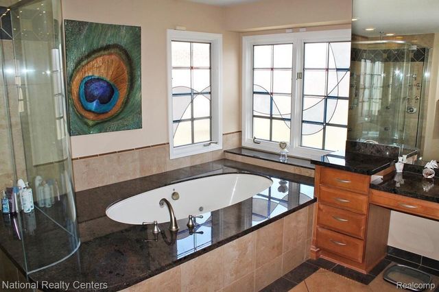 13756 Eaton Drive 16, Plymouth Charter Township, MI 48170