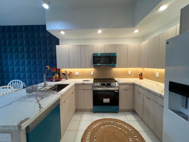 2431 NW 59th Street 404, Boca Raton, FL 33496