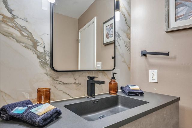 525 E JACKSON STREET 301, Orlando, FL 32801