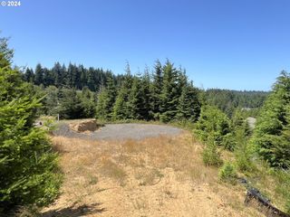 2293 FOREST HILLS Dr 35, Coos Bay, OR 97420