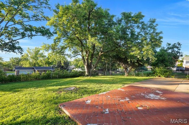 15583 Clayton Road, Ballwin, MO 63011