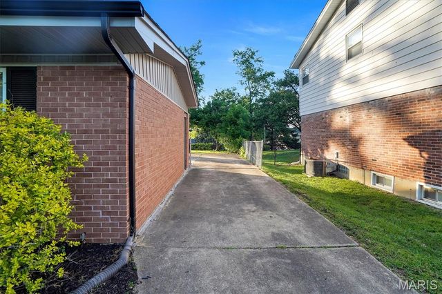 15583 Clayton Road, Ballwin, MO 63011