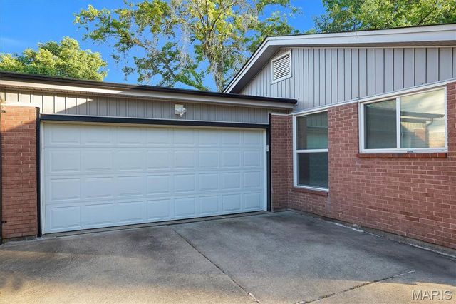 15583 Clayton Road, Ballwin, MO 63011