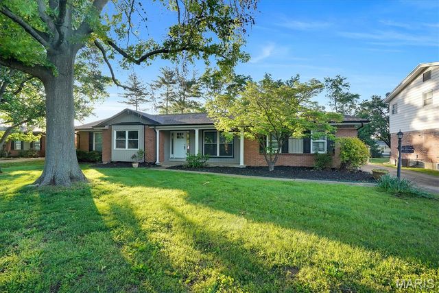 15583 Clayton Road, Ballwin, MO 63011