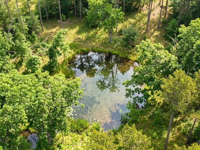 3206 1st Drive, Oxford, WI 53952