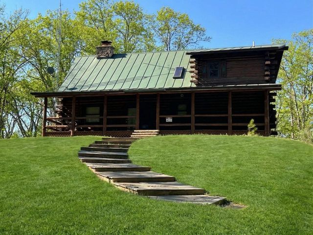 3206 1st Drive, Oxford, WI 53952