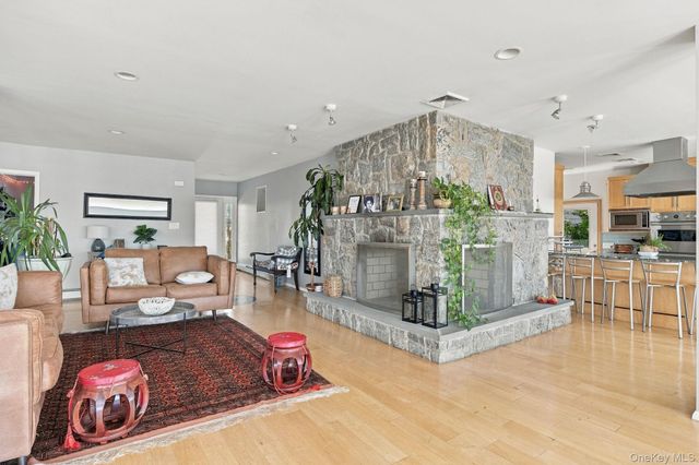 321 Grand Central Avenue, Amityville, NY 11701