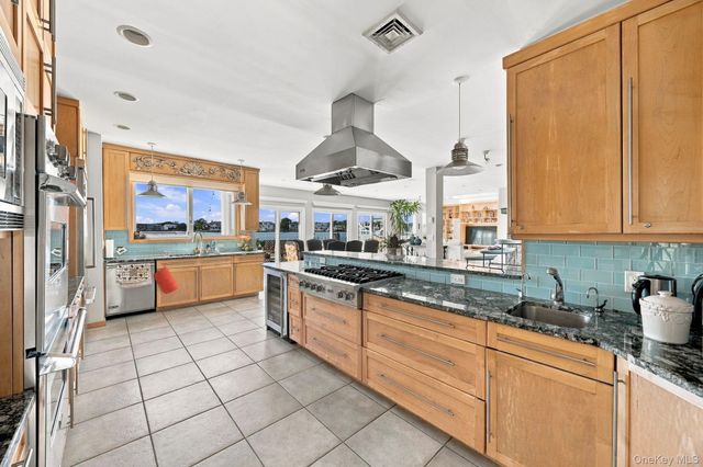321 Grand Central Avenue, Amityville, NY 11701