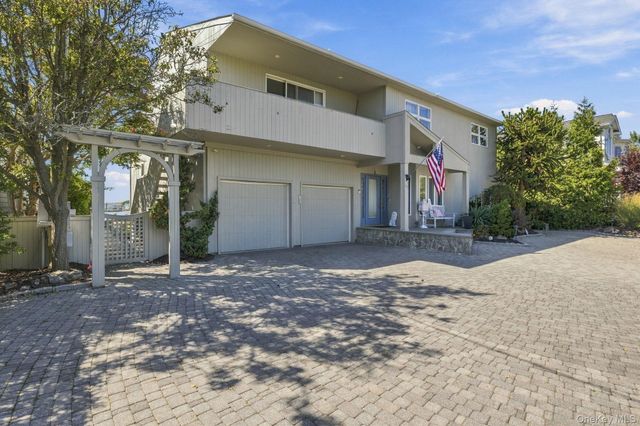 321 Grand Central Avenue, Amityville, NY 11701
