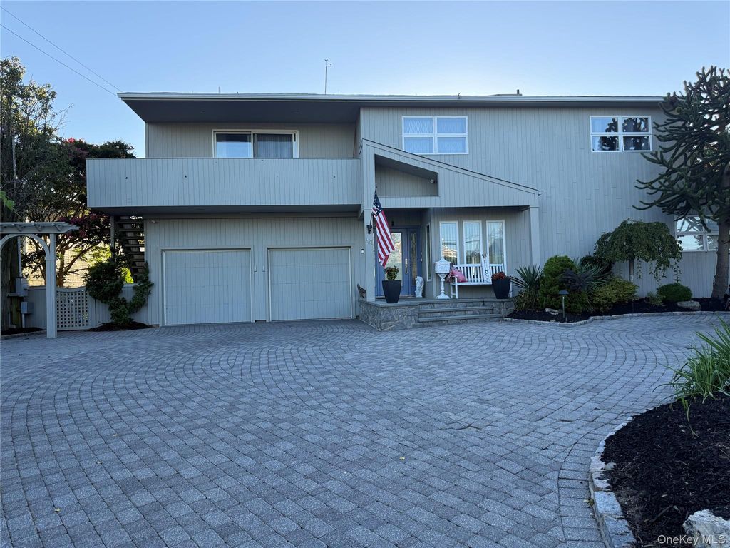 321 Grand Central Avenue, Amityville, NY 11701 — photo 2
