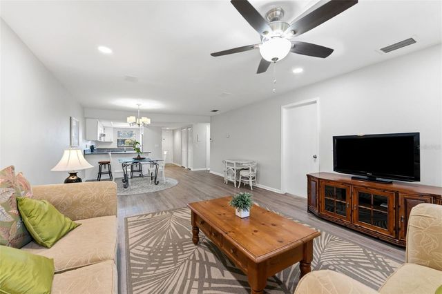 101 LAKE AVENUE NE 215, Largo, FL 33771