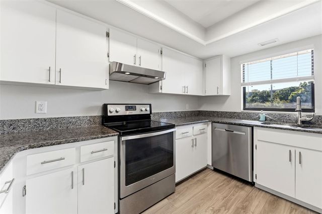 101 LAKE AVENUE NE 215, Largo, FL 33771