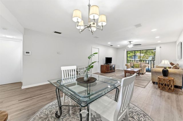 101 LAKE AVENUE NE 215, Largo, FL 33771