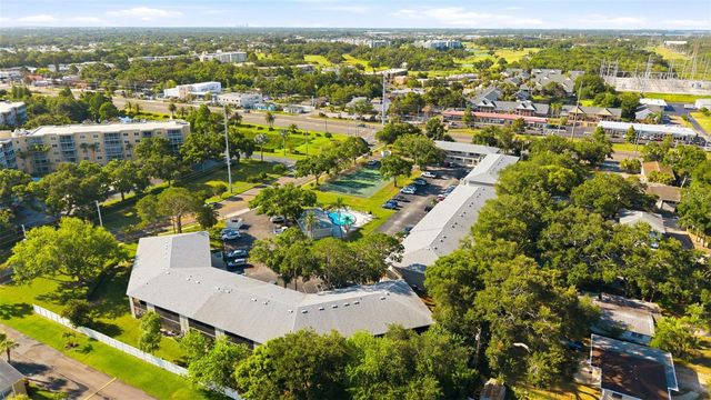 101 LAKE AVENUE NE 215, Largo, FL 33771