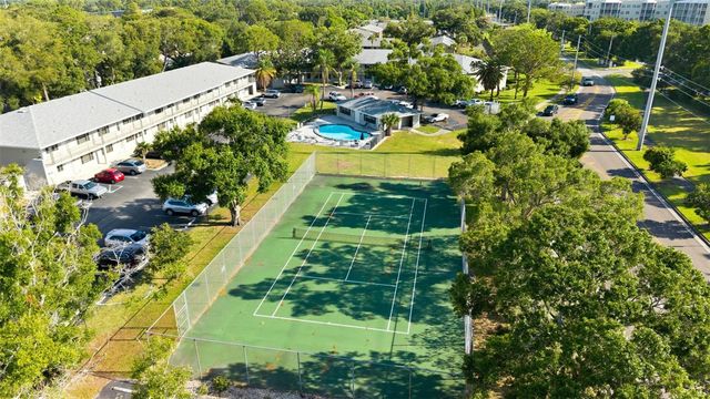 101 LAKE AVENUE NE 215, Largo, FL 33771