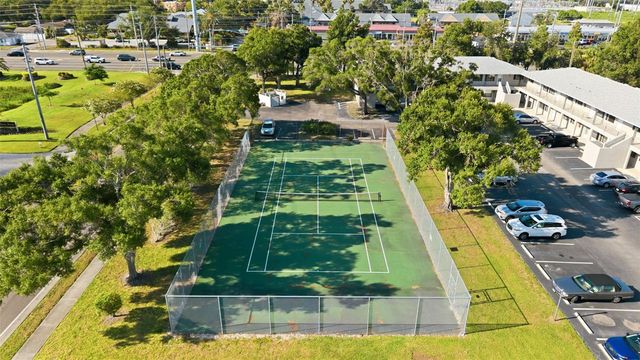 101 LAKE AVENUE NE 215, Largo, FL 33771