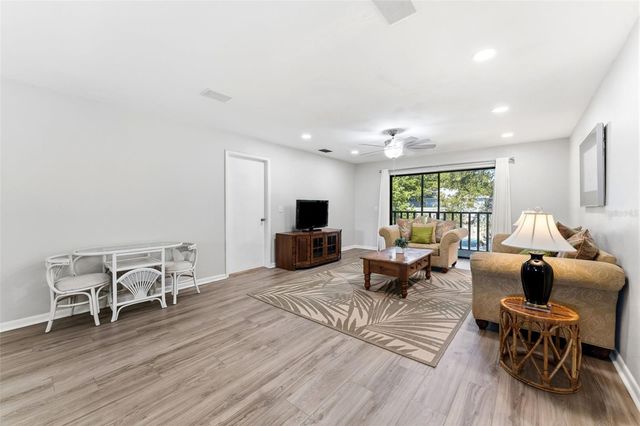 101 LAKE AVENUE NE 215, Largo, FL 33771