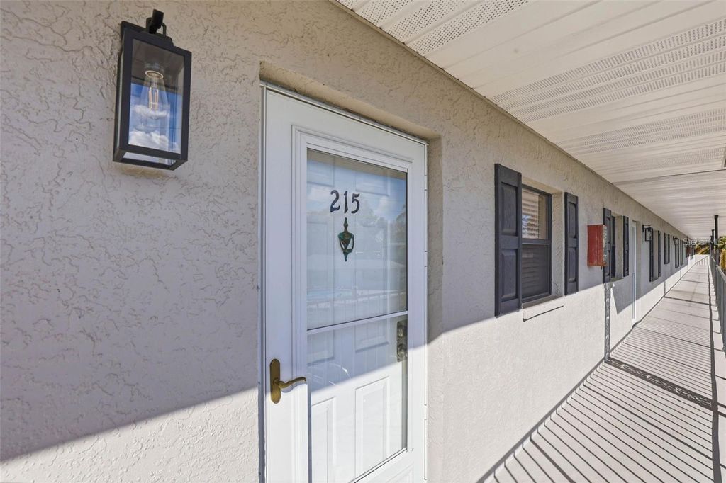 101 LAKE AVENUE NE 215, Largo, FL 33771