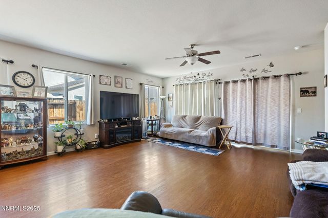 227 Red Oak Drive, Fernley, NV 89408