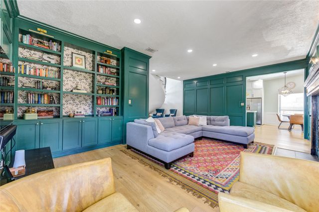 18 Hickory Shadows Drive, Houston, TX 77055