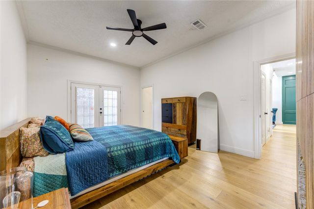18 Hickory Shadows Drive, Houston, TX 77055
