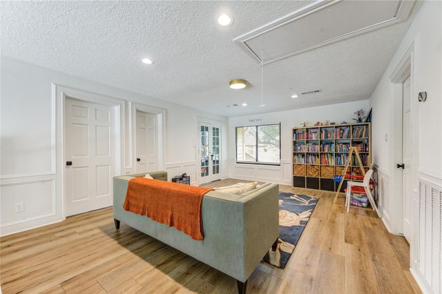 18 Hickory Shadows Drive, Houston, TX 77055