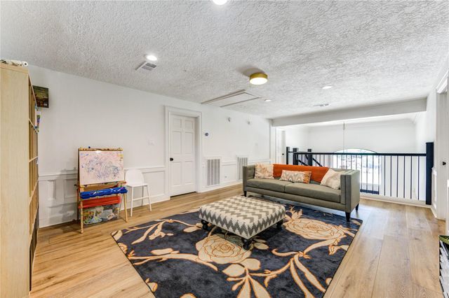 18 Hickory Shadows Drive, Houston, TX 77055