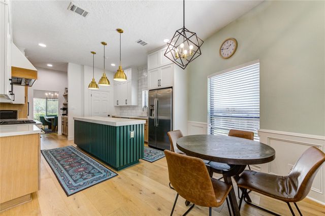 18 Hickory Shadows Drive, Houston, TX 77055