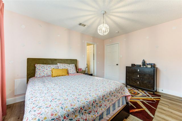 18 Hickory Shadows Drive, Houston, TX 77055